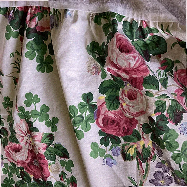 Laura Ashley Dust Ruffle Roses Shamrock Leaves Ivory Background King Bed Skirt