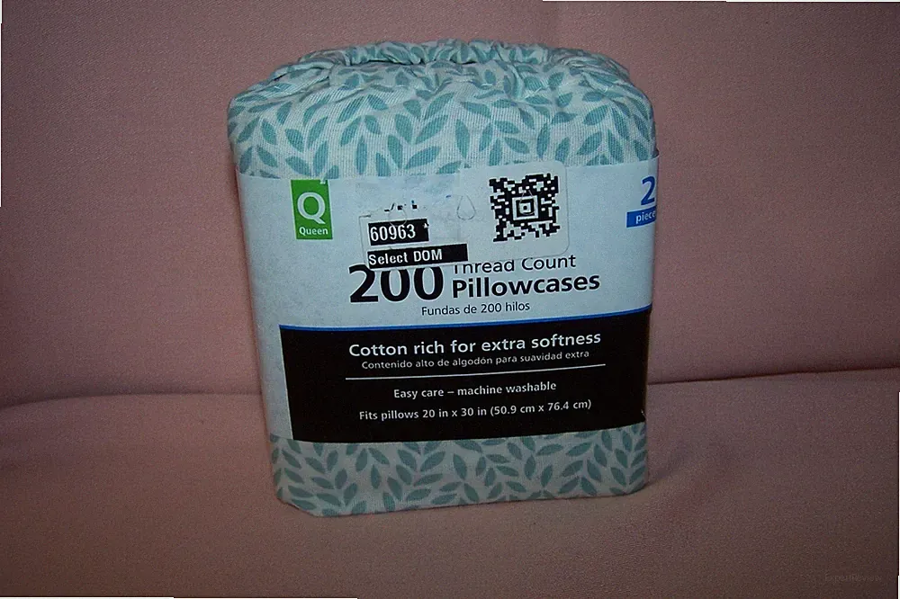Mainstays 200 Thread Count Percale Pillowcases Queen Size NEW 2 in Pk Green Leaf