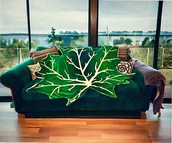 Original Maple-leaf shaped throw Blanket soft 6x6 feet original design no shed