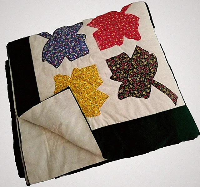 Quilt Coverlet Full/Queen/King size Leaves Applique Vintage 82" x 98"